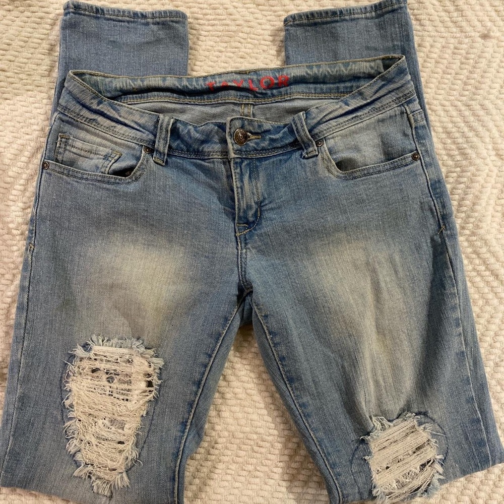 Delia’s Taylor Ripped Skinny Jeans